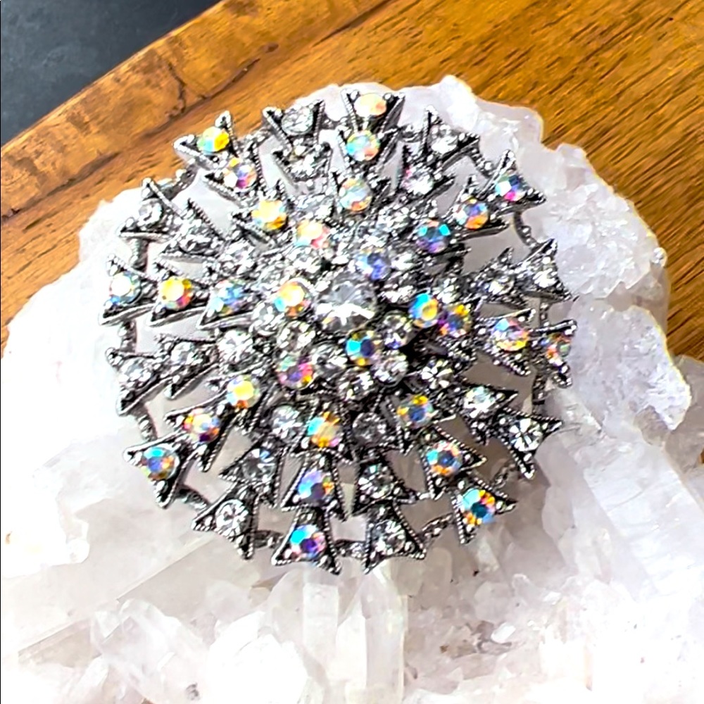 Gorgeous vintage brooch!